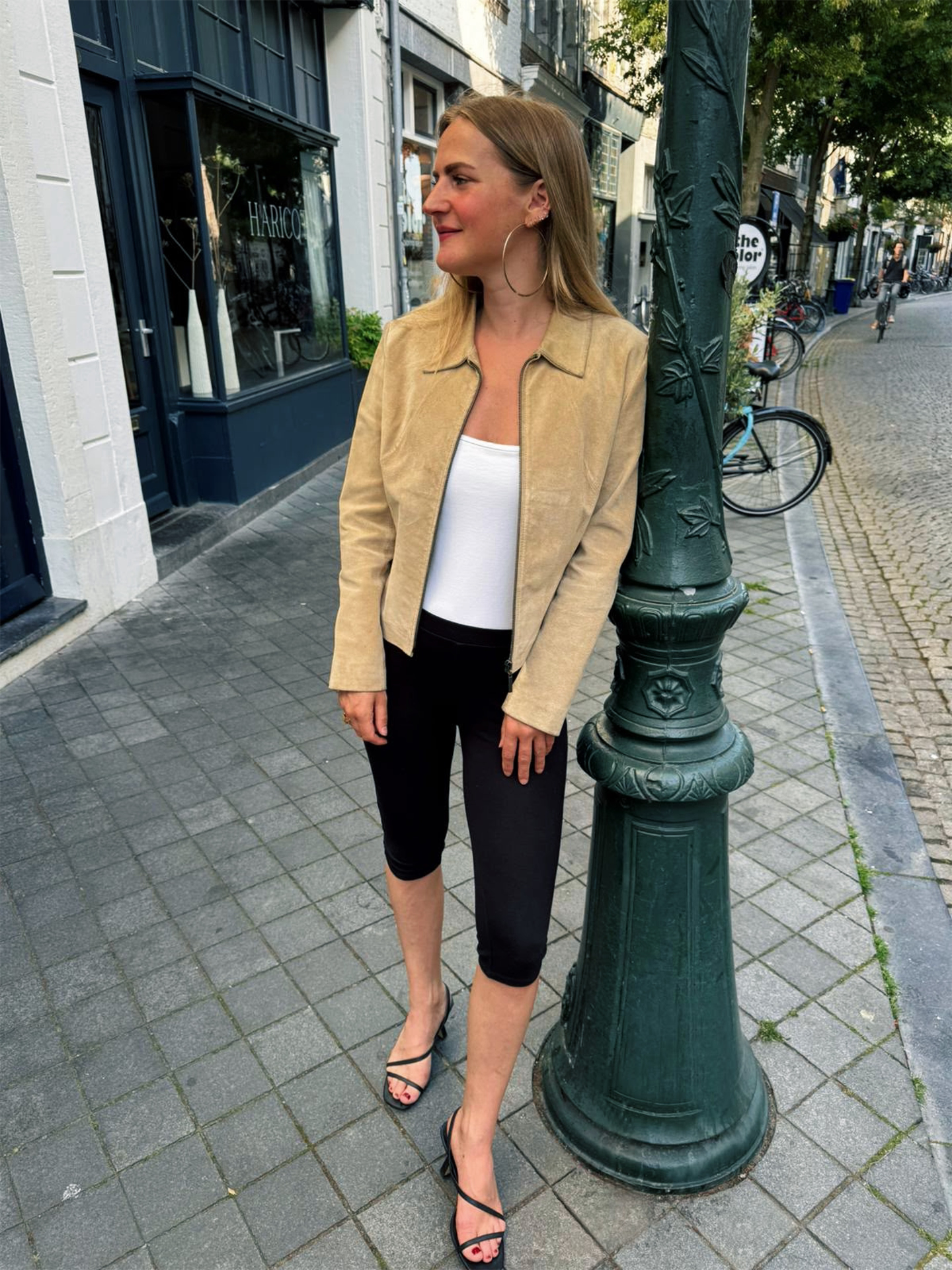 Fitted Short Beige Suede Vintage Jacket