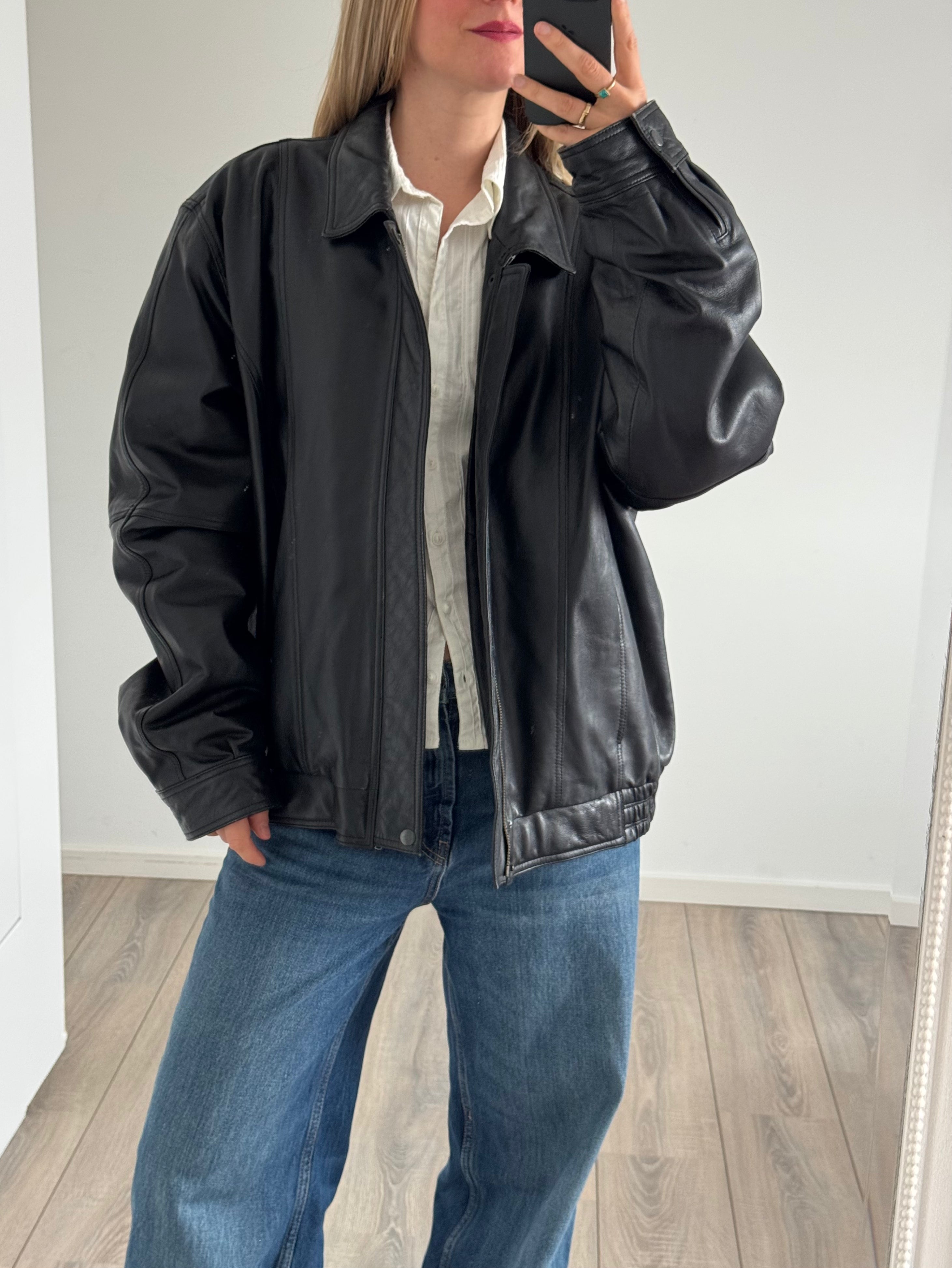 Oversized Black Leather Bomberjacket