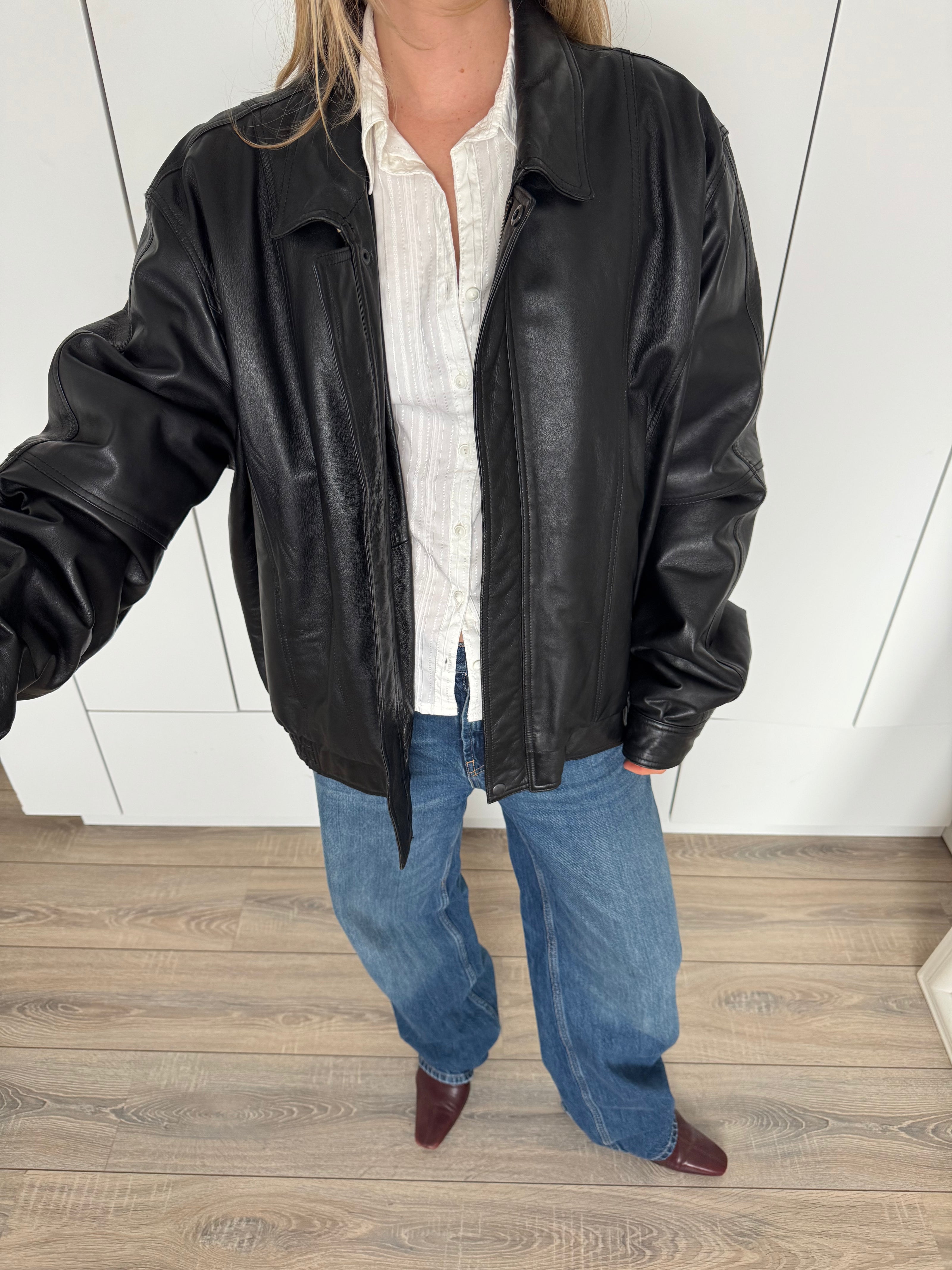 Oversized Black Leather Bomberjacket