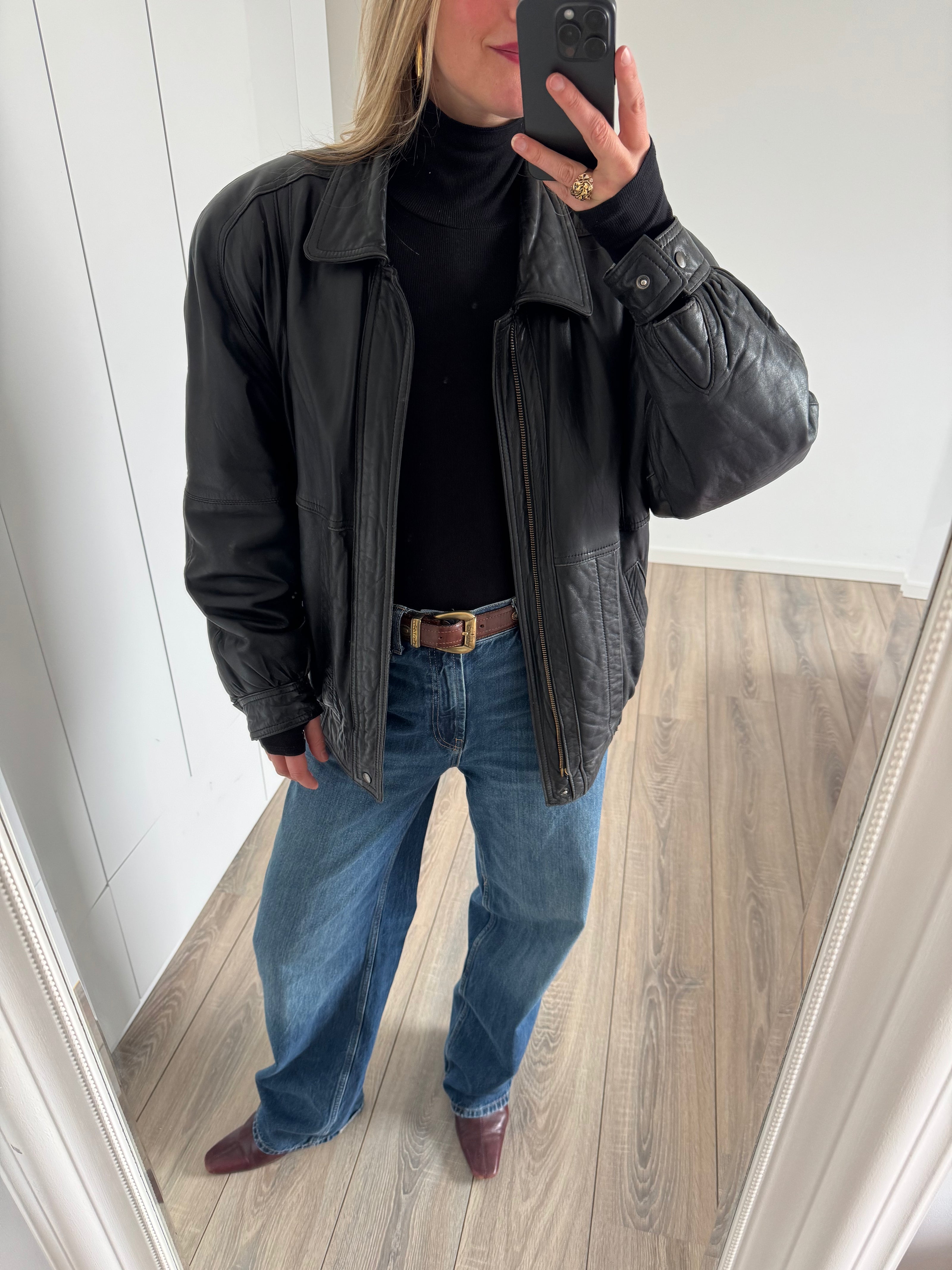 Black Leather Vintage Bomberjacket - Hailey Bieber Style