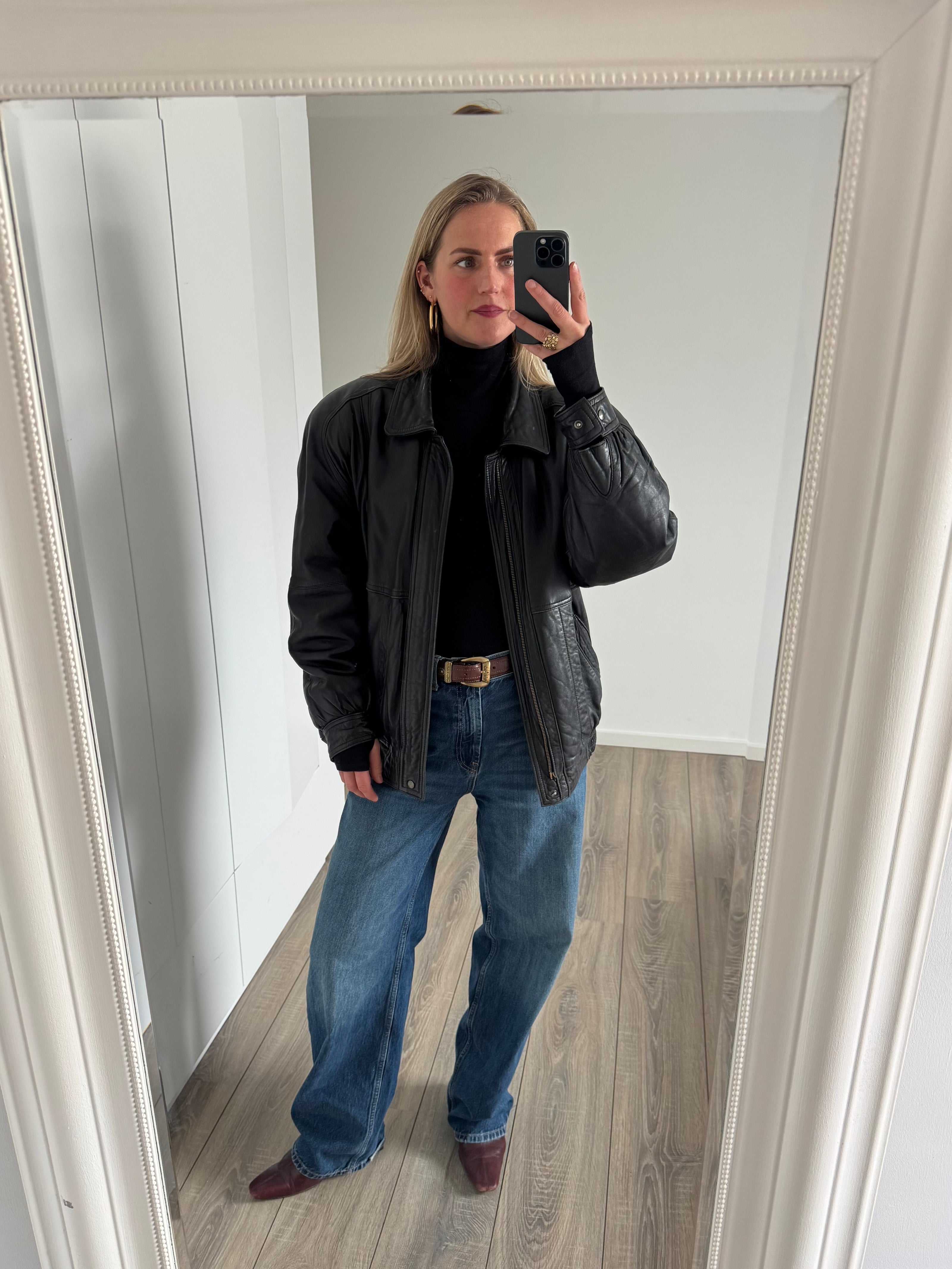 Black Leather Vintage Bomberjacket - Hailey Bieber Style