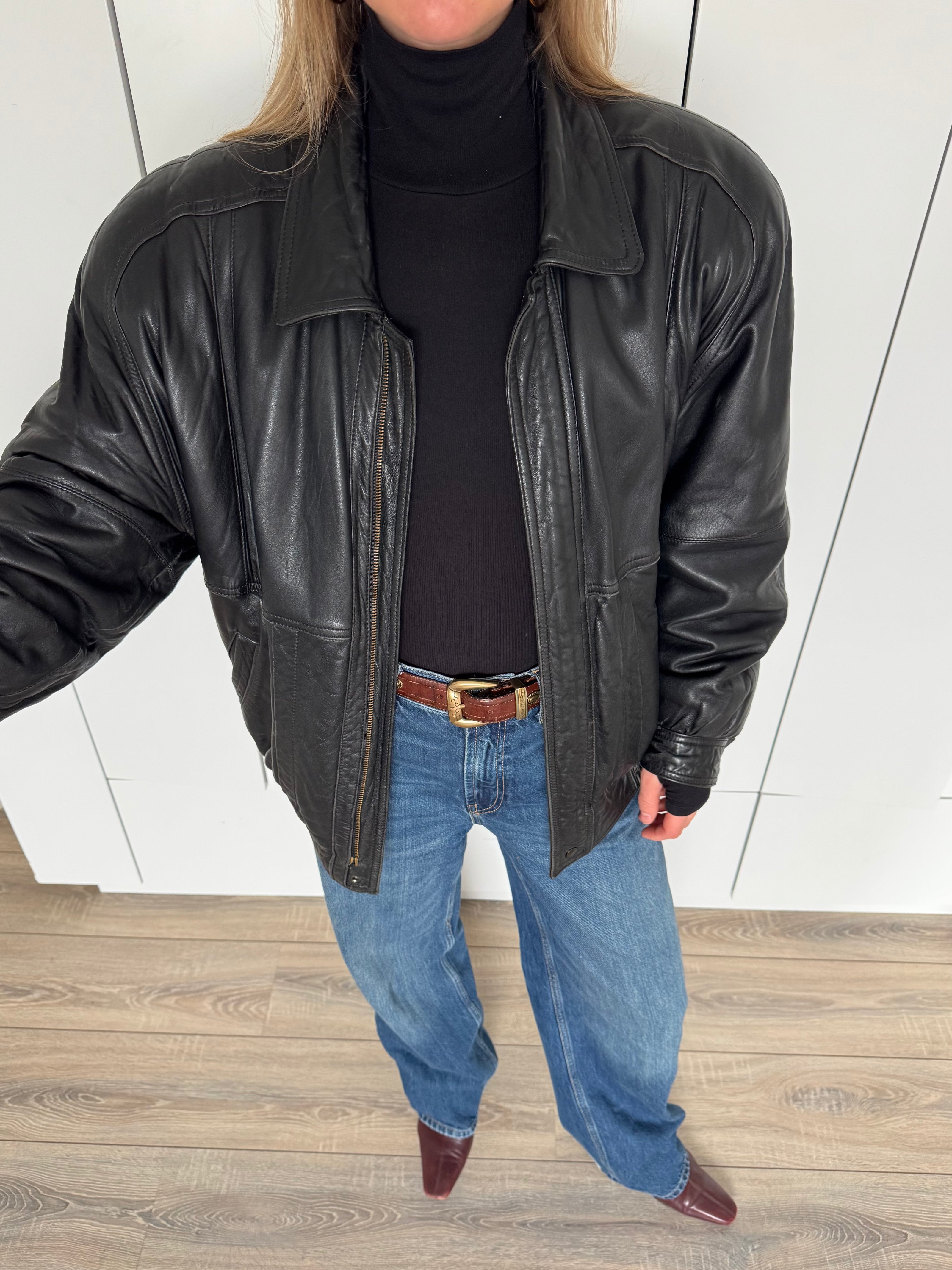 Black Leather Vintage Bomberjacket - Hailey Bieber Style