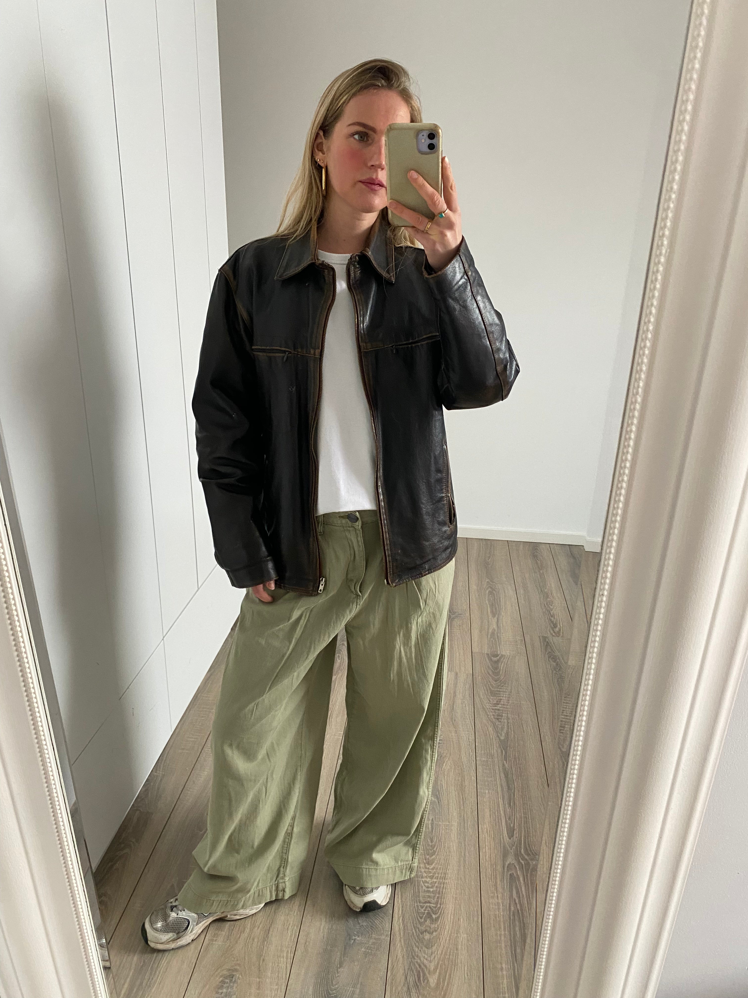Distressed / Crackled Leather Vintage Jacket