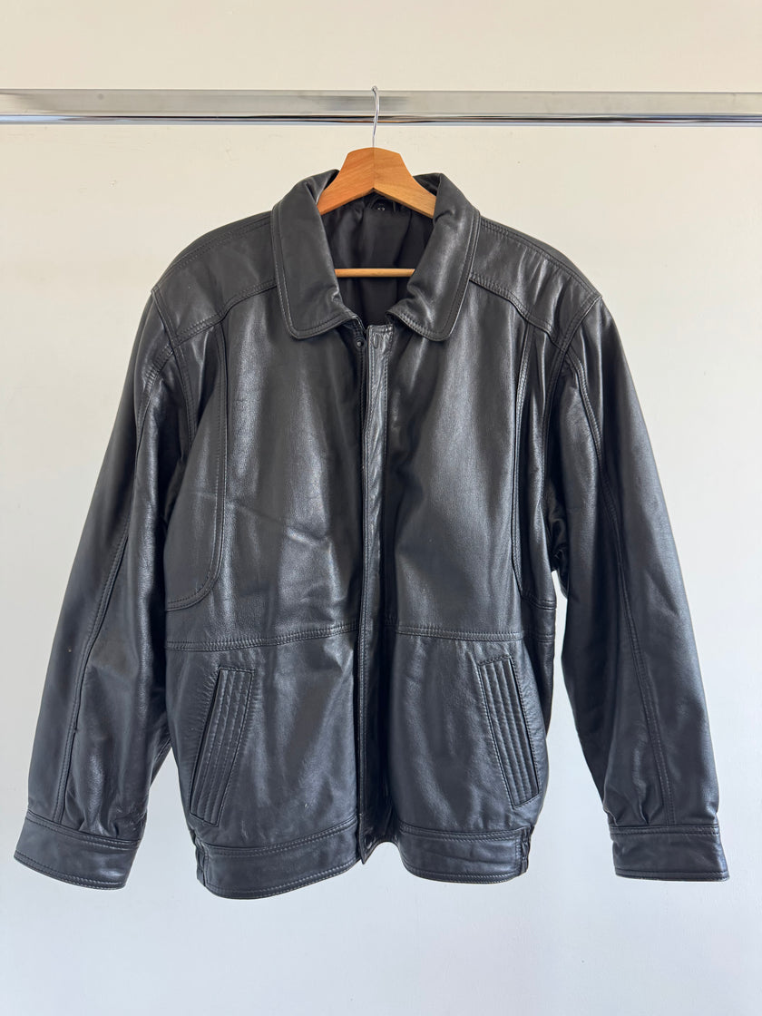 90s Black Leather Bomber Jacket – Slightly Oversized