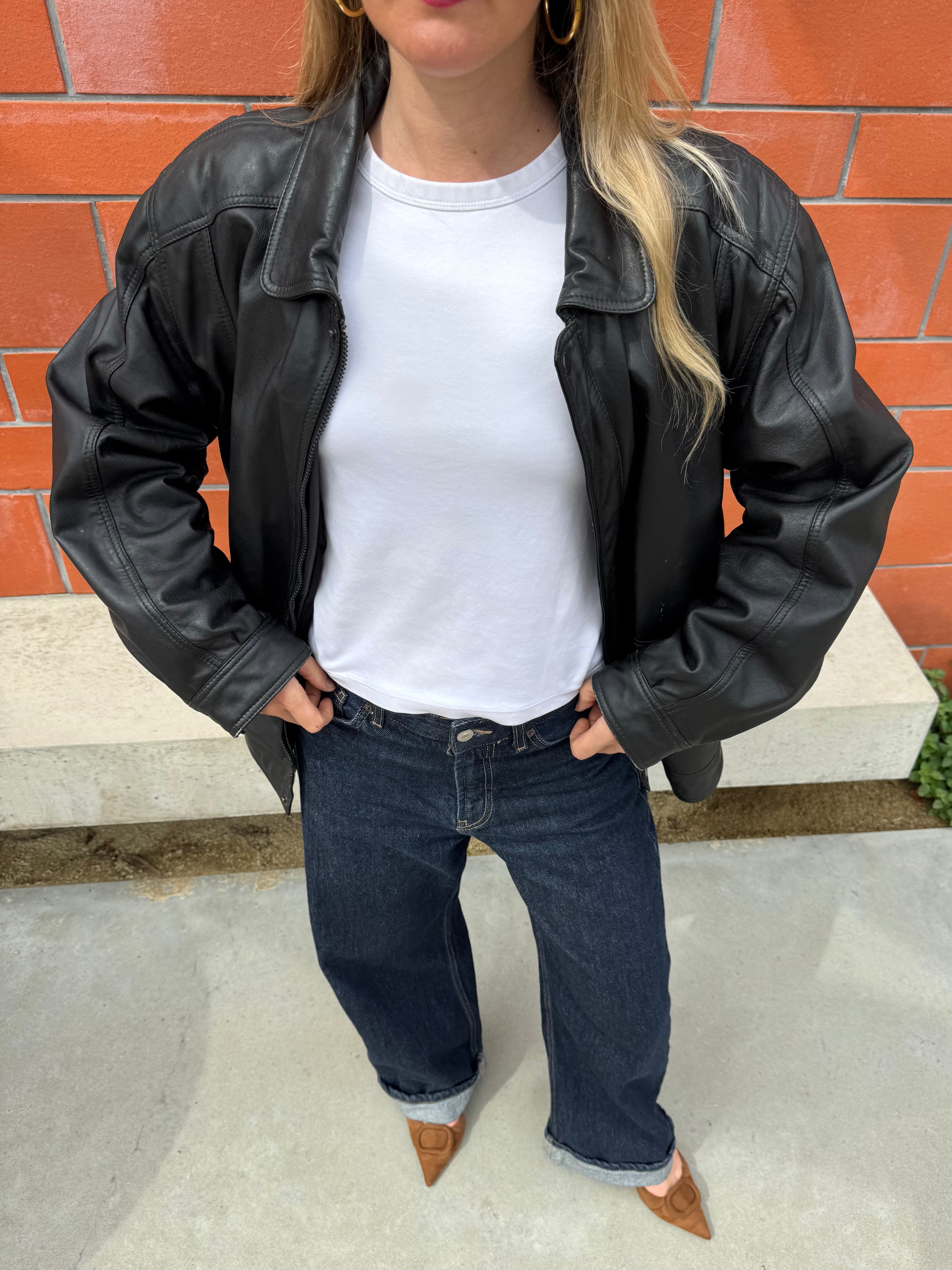90s Black Leather Bomber Jacket – Slightly Oversized