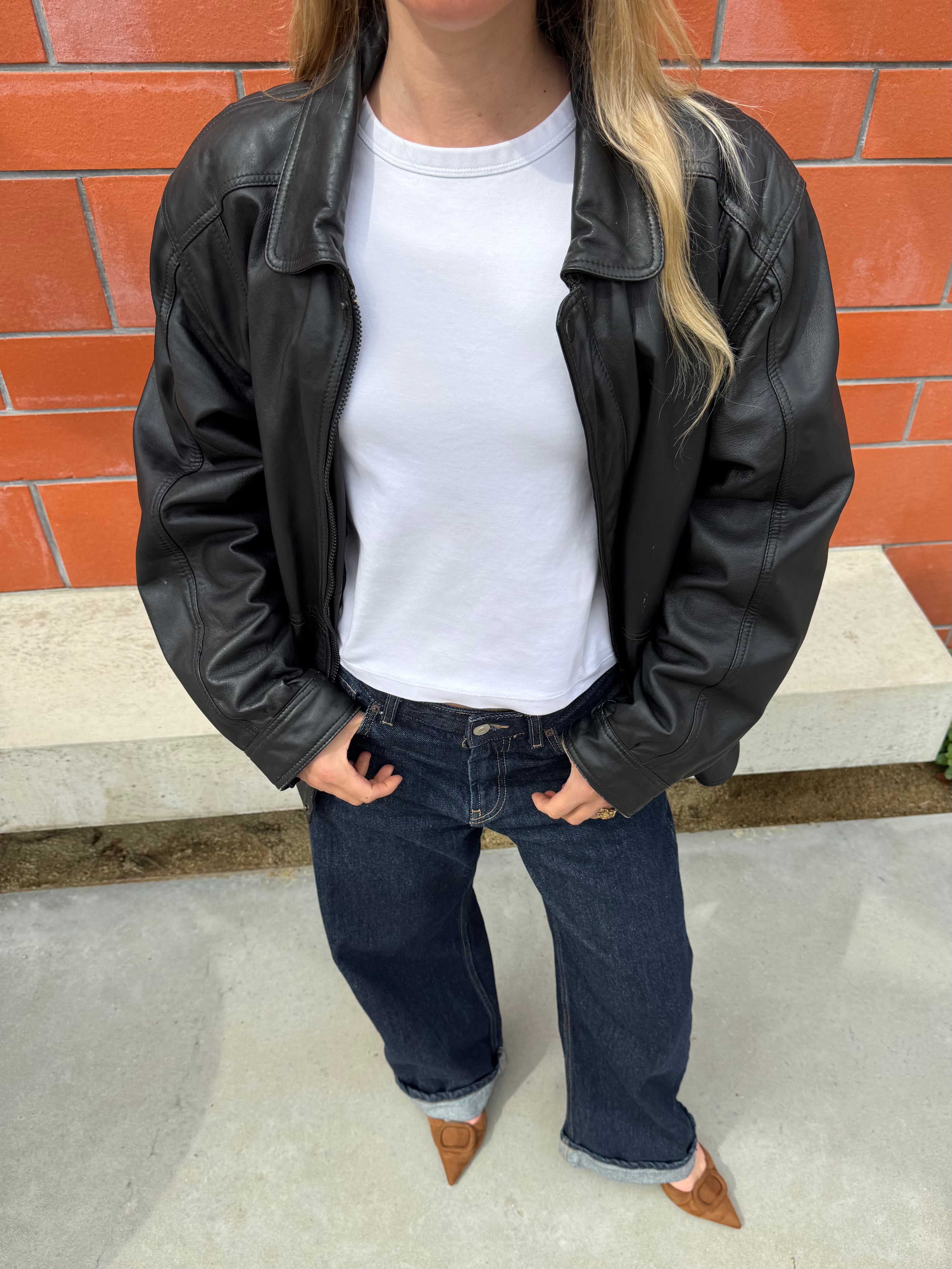 90s Black Leather Bomber Jacket – Slightly Oversized