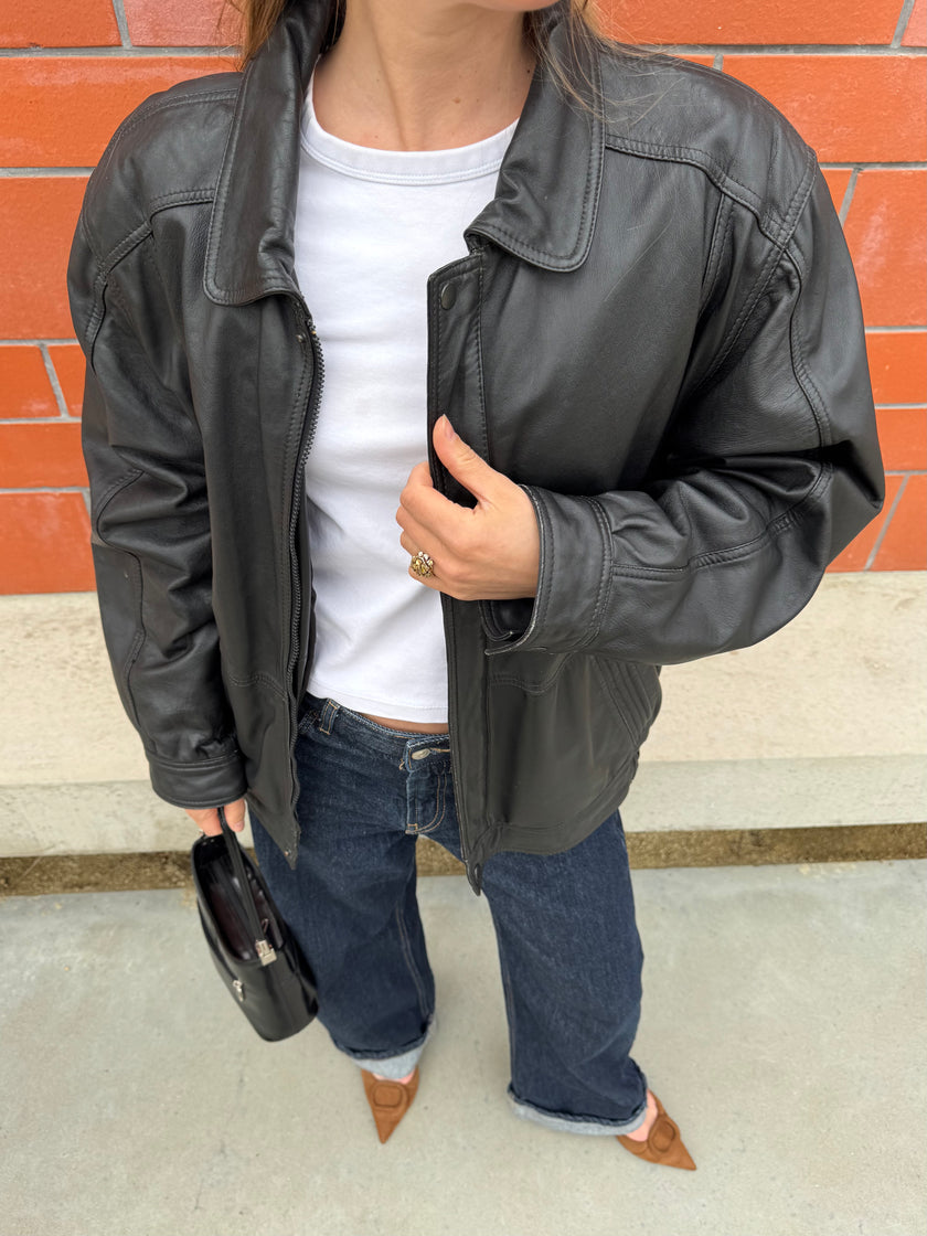 90s Black Leather Bomber Jacket – Slightly Oversized