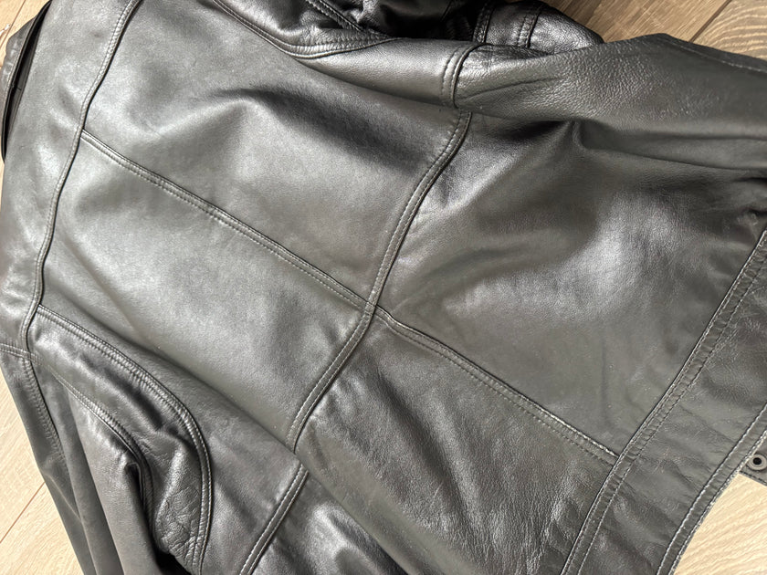 90s Black Leather Bomber Jacket – Slightly Oversized